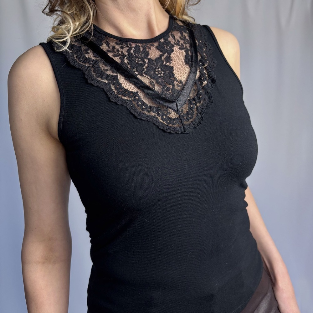 Black Lace Inset V-neck Crew-neck Tank Top – Medium